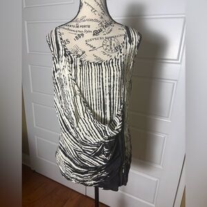 Ted Baker Black and White Abstract Silk Zipper Sleeveless Blouse